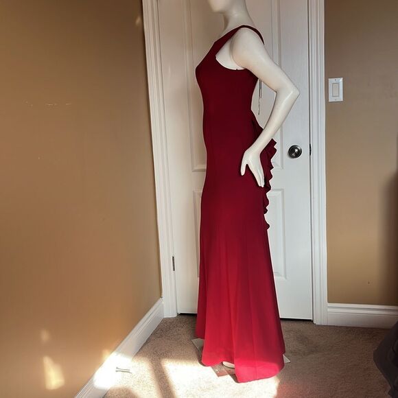 Red dress with open back/ Size 7 - Picture 5 of 9